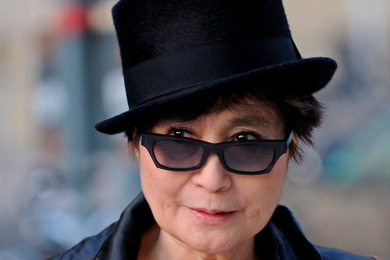 Yoko Ono recuerda a John Lennon en el aniversario de su muerte