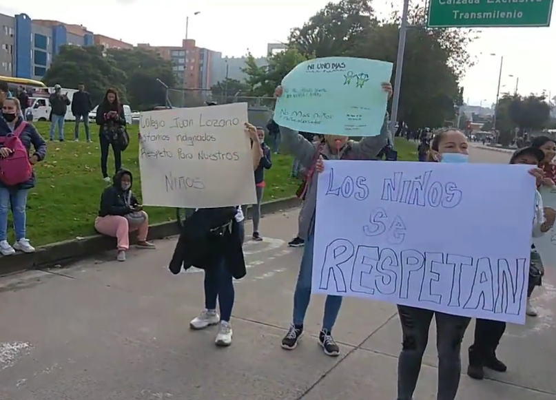 Mamás se manifestaron por abuso sexual a niña de siete años en colegio de Suba