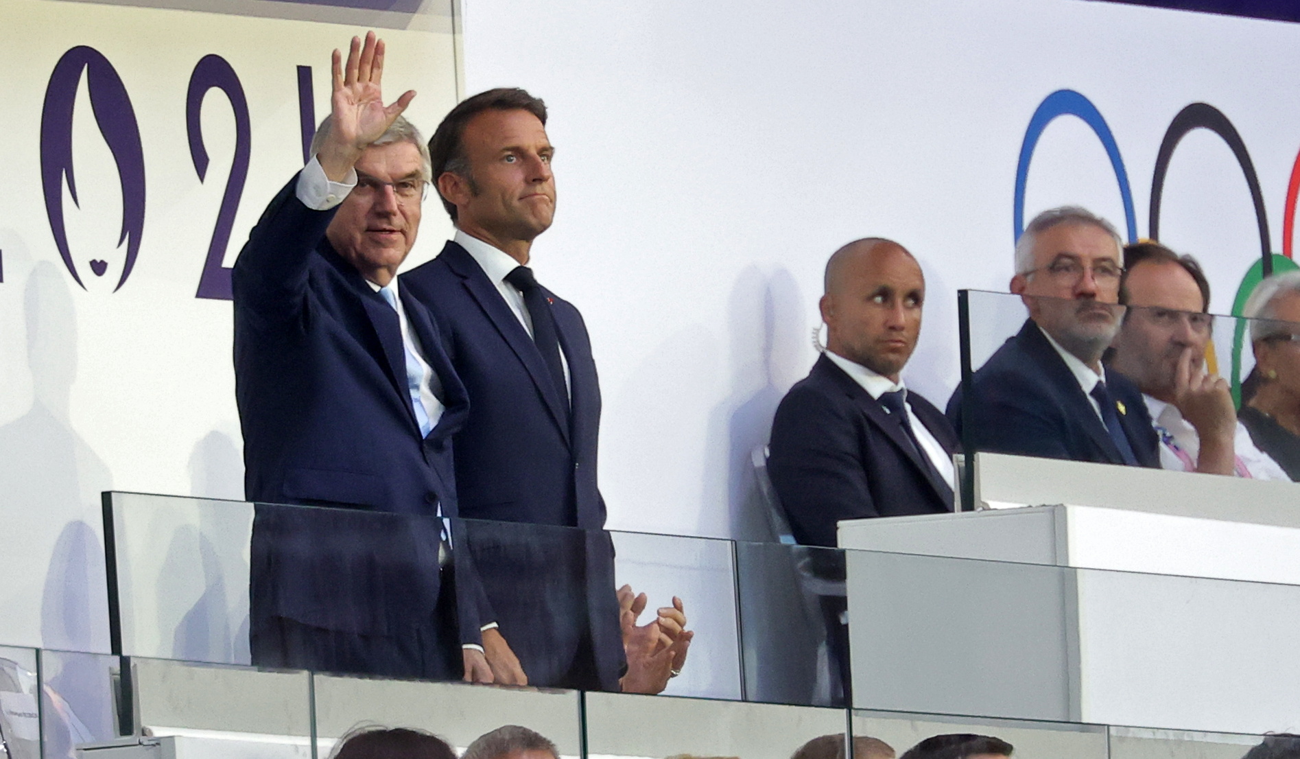 Paris (France), 11/08/2024.- IOC President Thomas Bach (L) and French President Emmanuel Macron (R) during the Closing Ceremony of the Paris 2024 Olympic Games at the Stade de France Stadium in Paris, France, 11 August 2024. (Francia) EFE/EPA/CHRISTOPHE PETIT TESSON