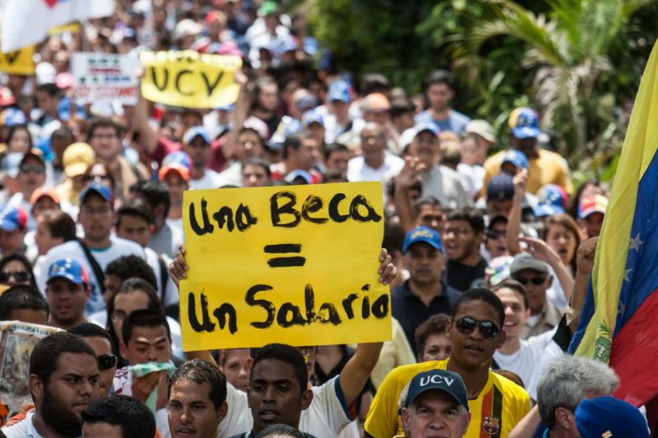 Universitarios opositores y oficialistas protestaron en Caracas