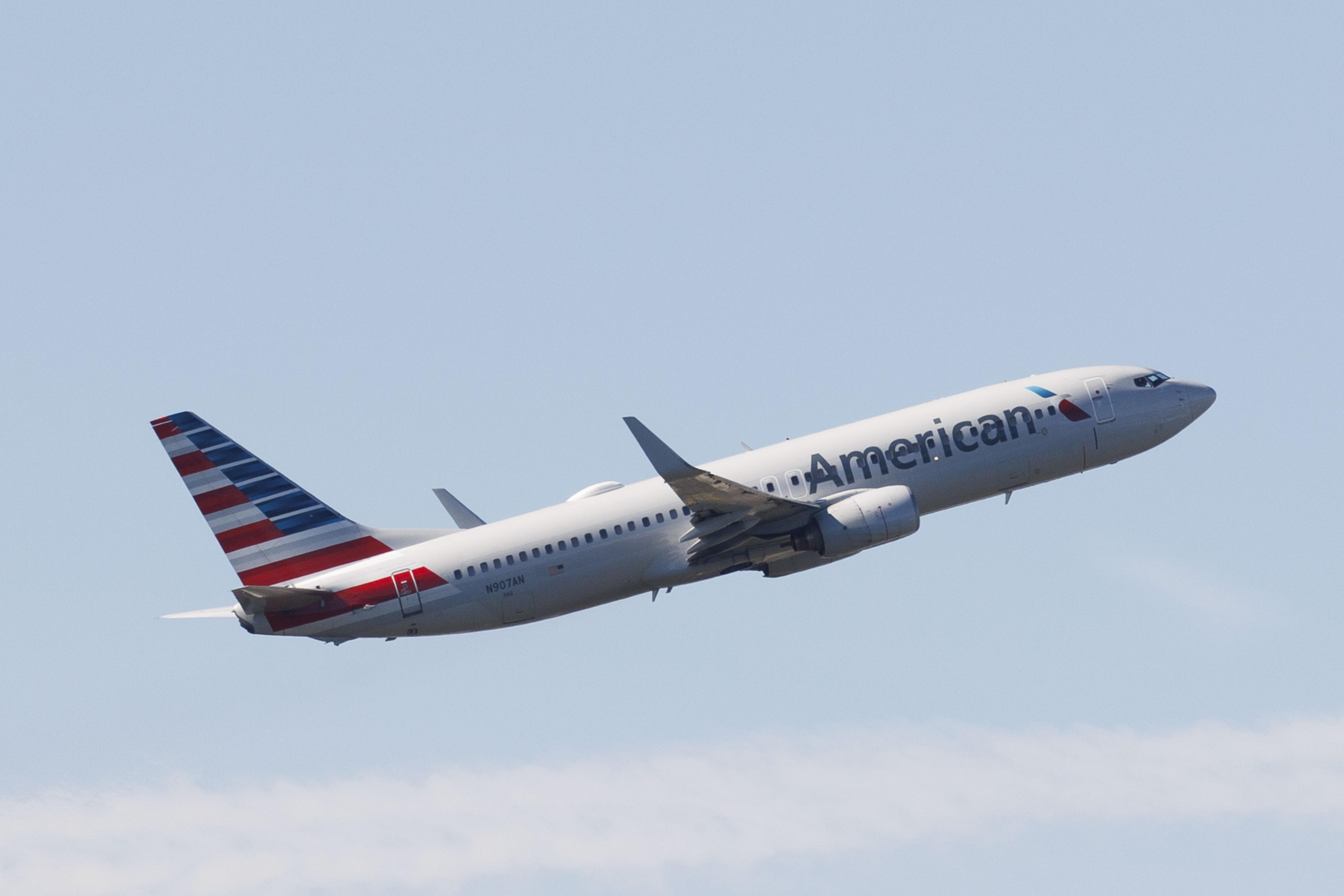 Lo que se sabe de los agujeros en avión de American Airlines que viajaba de Colombia a Miami