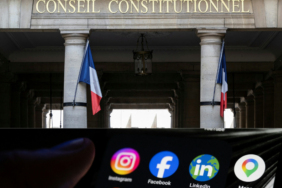 Pantallas con frontera: la política global de las redes sociales para la infancia digital