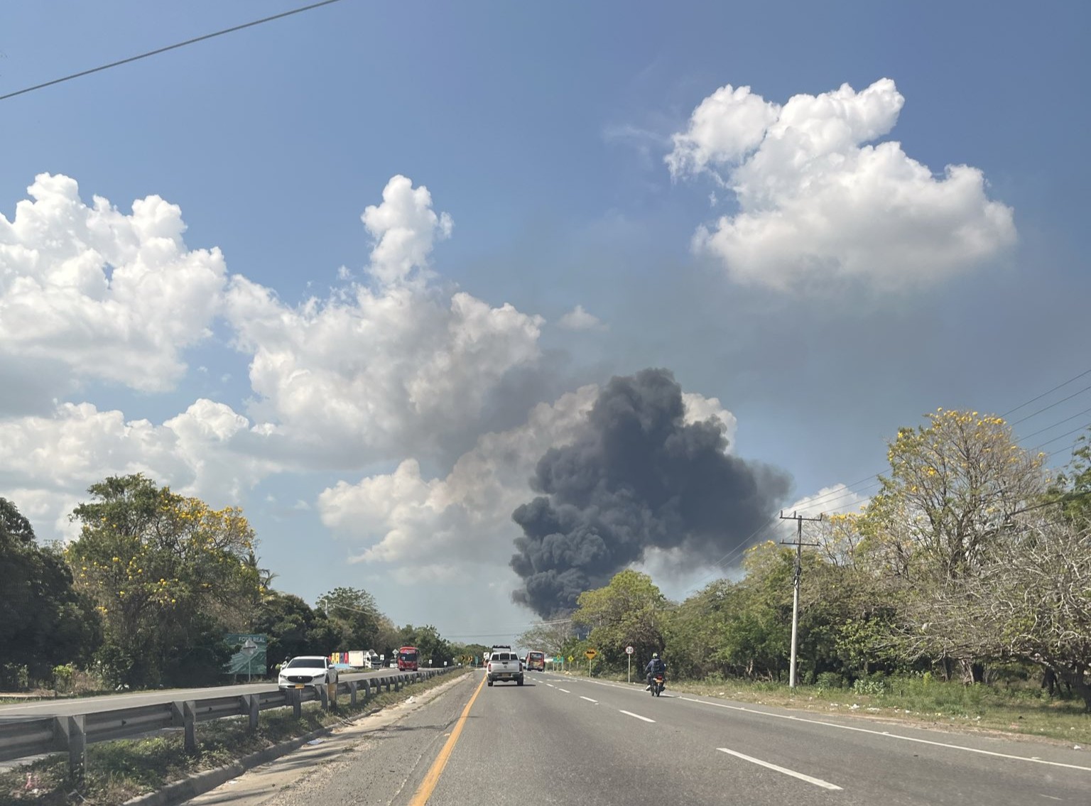 Por incendio en bodega de Postobón en Malambo tuvieron que evacuar a trabajadores