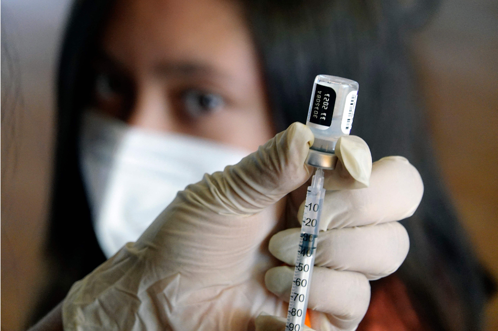 Ecuador declara que la vacuna contra el COVID-19 es obligatoria