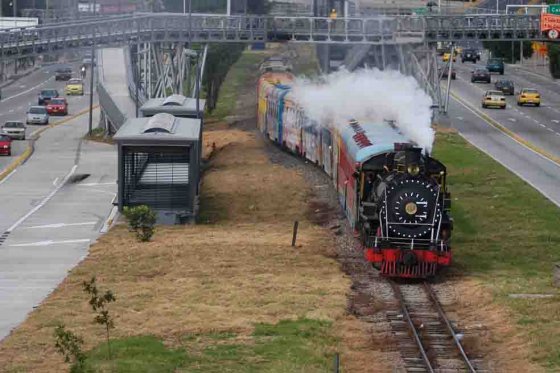 Petro dice que Bogotá no se puede dar el lujo de desaprovechar los corredores férreos