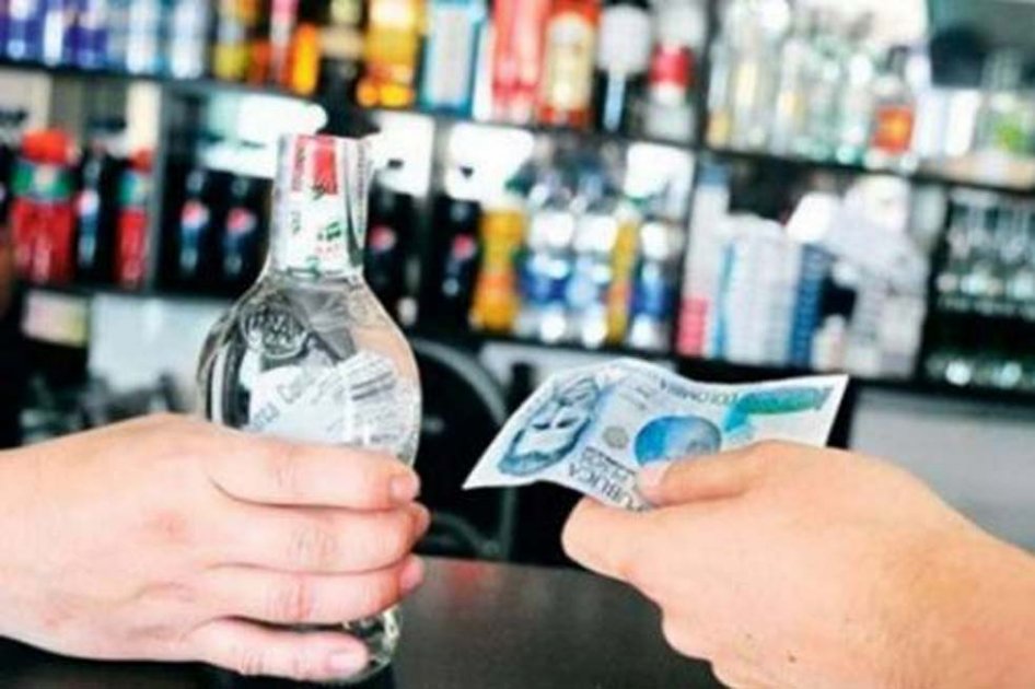 Comerciantes de Cali buscan vender licor desde las 7 a.m. durante el Mundial
