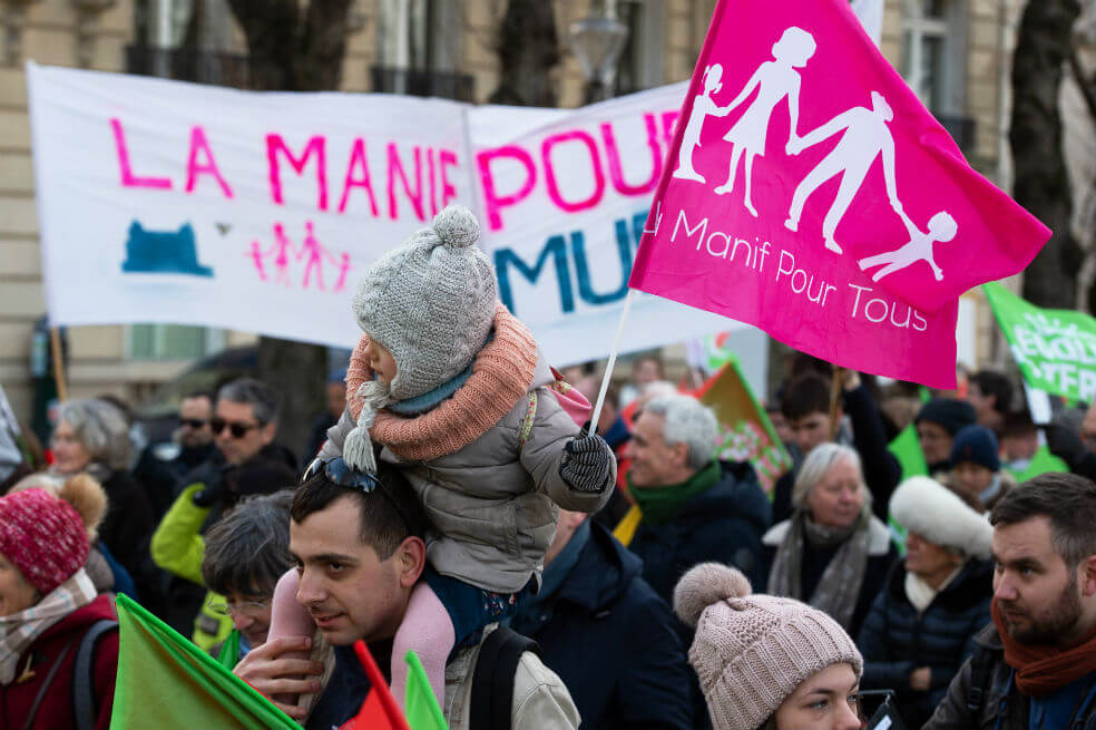 Manifestación en París contra la reproducción asistida sin padre