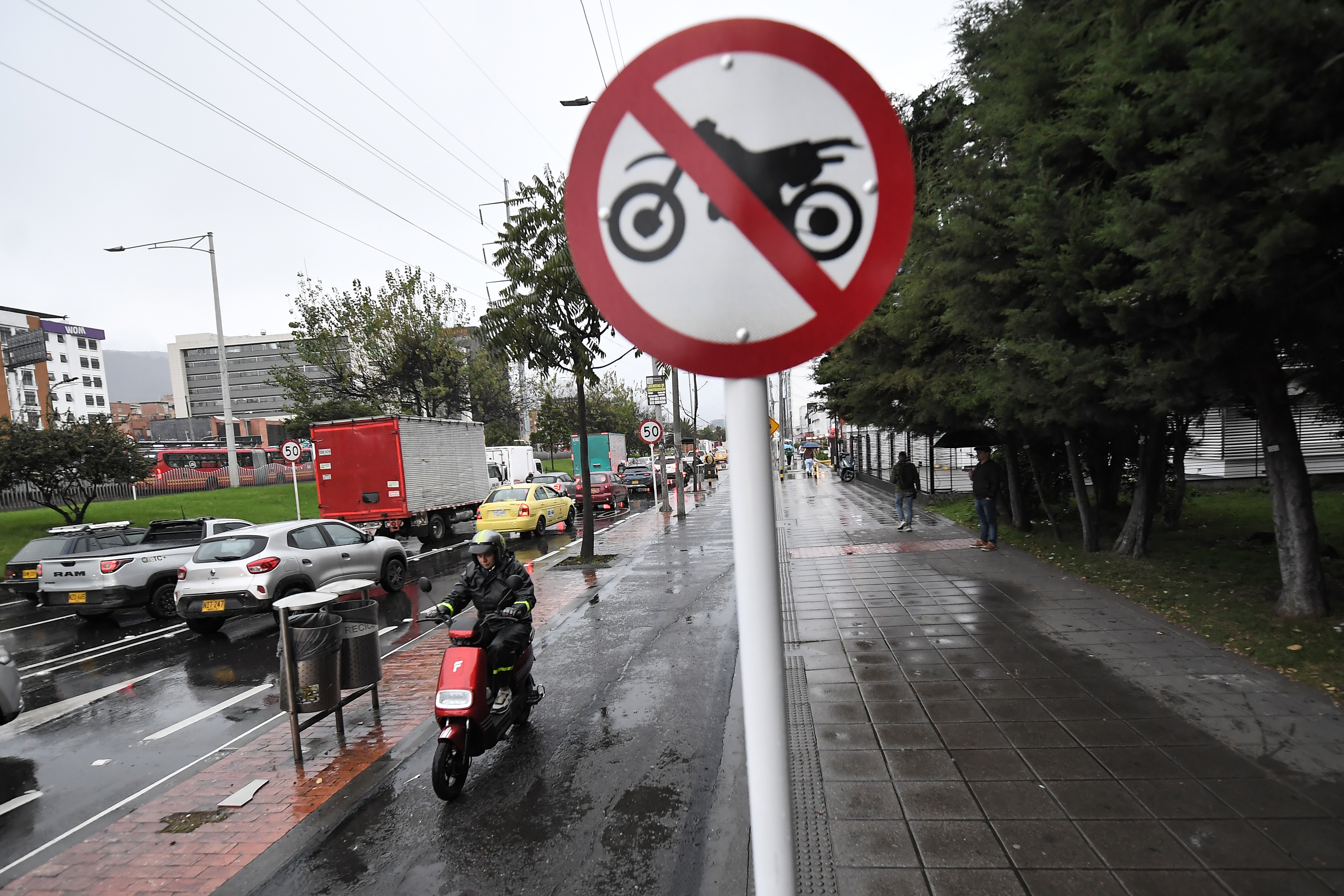 Nuevo temor para la movilidad: patinetas y bicis eléctricas por las ciclorrutas