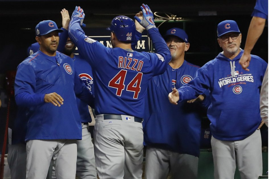 Los jugadores de Chicago celebrando la victoria de 9-3 sobre Cleveland. / EFE