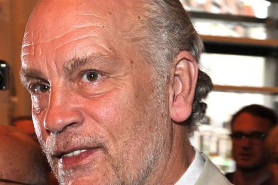 John Malkovich comenzó a diseñar ropa cuando estudiaba en la Universidad