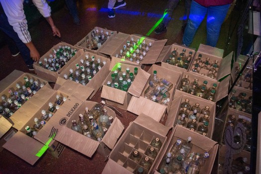 ¡Pilas con lo que toma! Sellan bares de Engativá por venta de licor adulterado