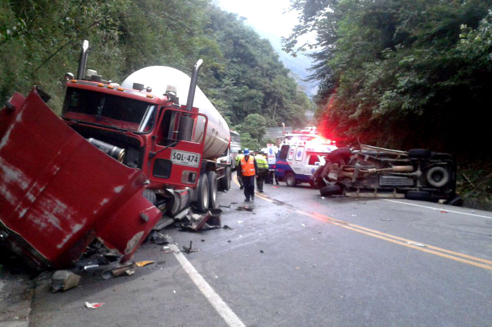 Cierre total de la vía al Llano por accidente que deja cuatro heridos