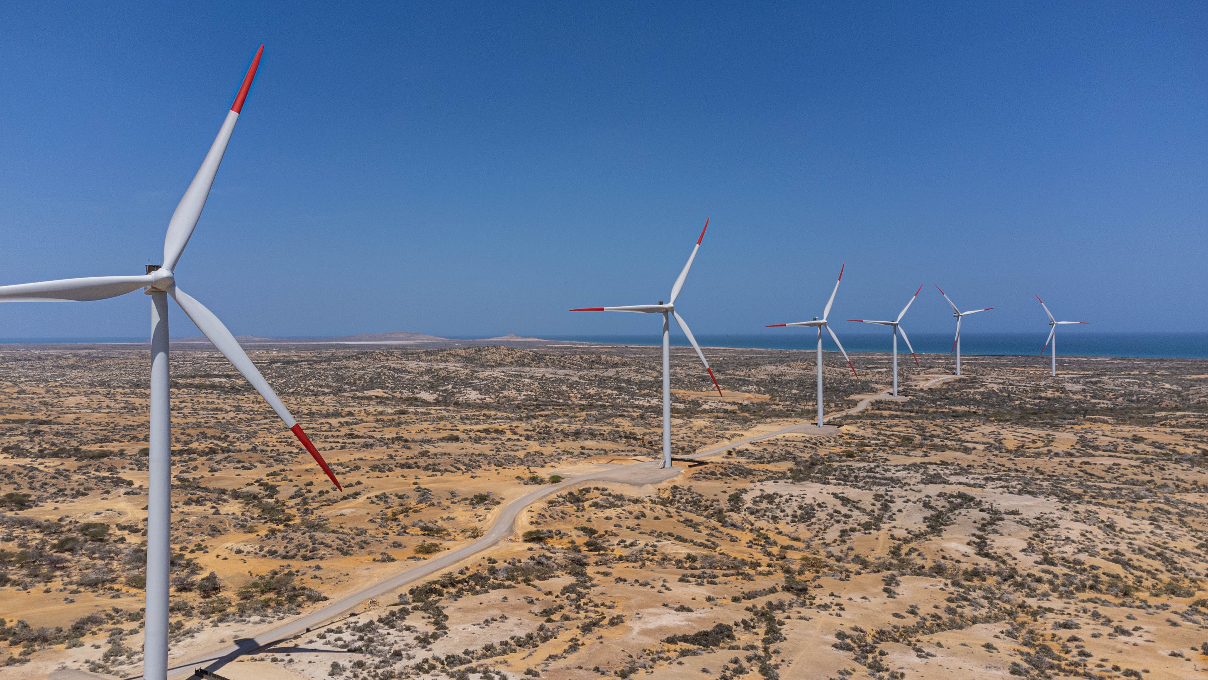 Gobierno lanza subasta de energía limpia y almacenamiento con contratos a 15 años
