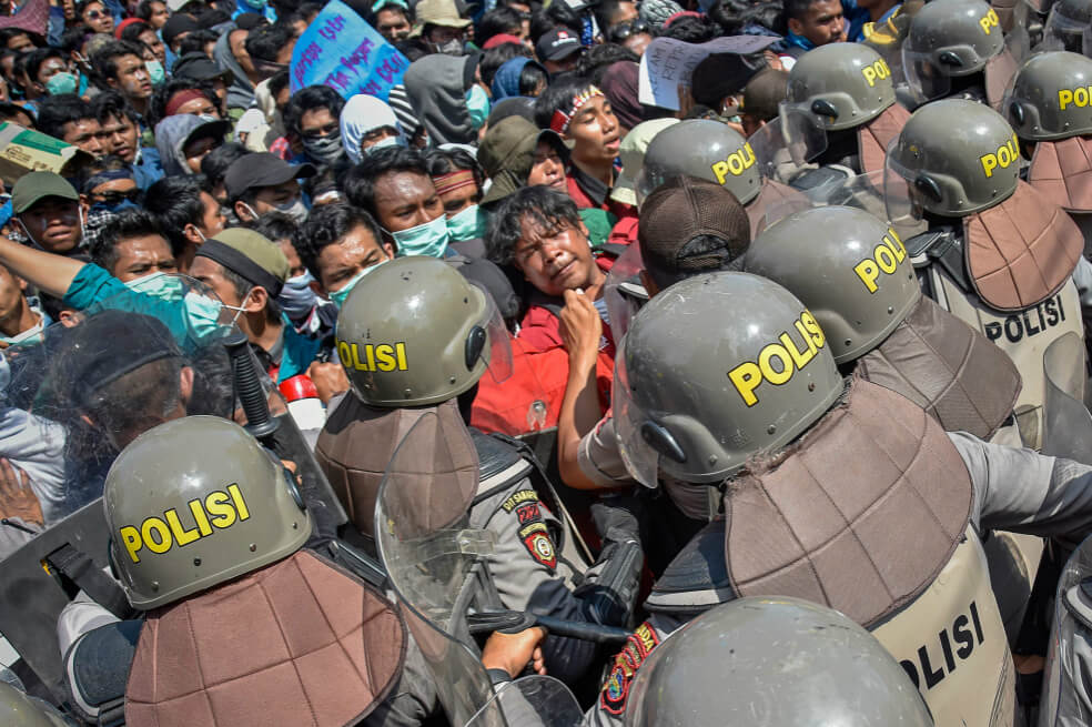 Protestas en Indonesia contra reforma que castiga el sexo extramarital y programas anticorrupción