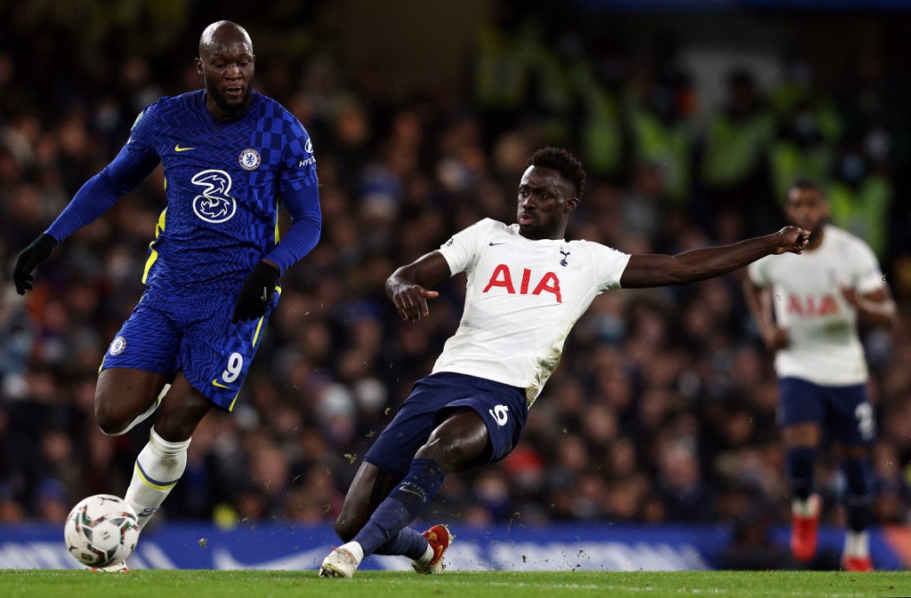 Dávinson Sánchez, titular en derrota de Tottenham ante Chelsea