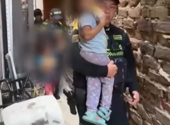 Dos niñas emberá abandonadas fueron rescatadas cuando pedían comida a través de una reja