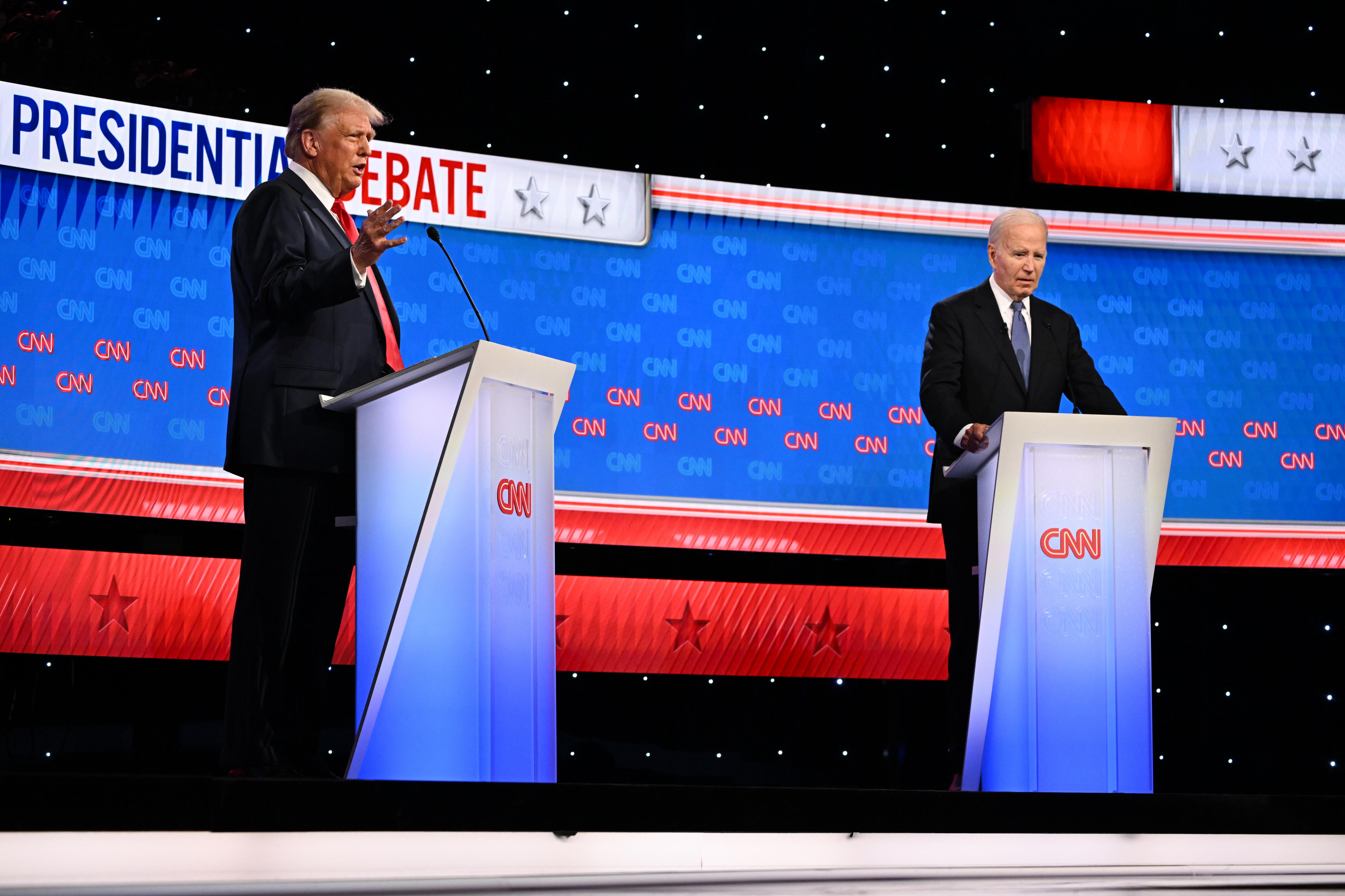 Atlanta (United States), 28/06/2024.- US President Joe Biden (R) and former US President Donald J. Trump (L) participate in the first 2024 presidential election debate, at Georgia Institute of Technology'Äôs McCamish Pavilion in Atlanta, Georgia, USA, 27 June 2024. The first 2024 presidential election debate is hosted by CNN. EFE/EPA/WILL LANZONI / CNN PHOTOS MANDATORY CREDIT: CNN PHOTOS / CREDIT CNN - WILL LANZONI EDITORIAL USE ONLY EDITORIAL USE ONLY