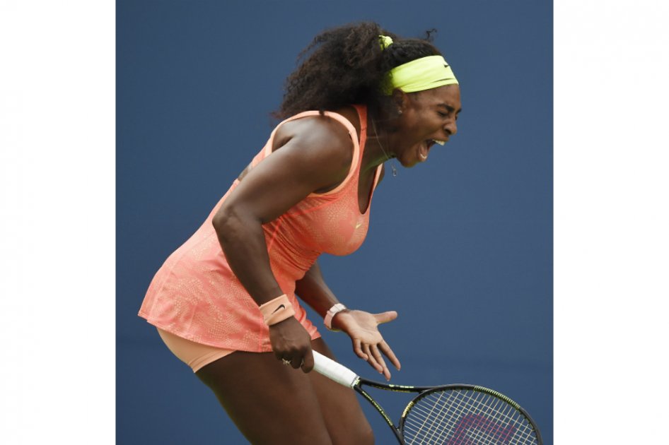 Serena Williams pierde el foco, pero avanza a tercera ronda del US Open