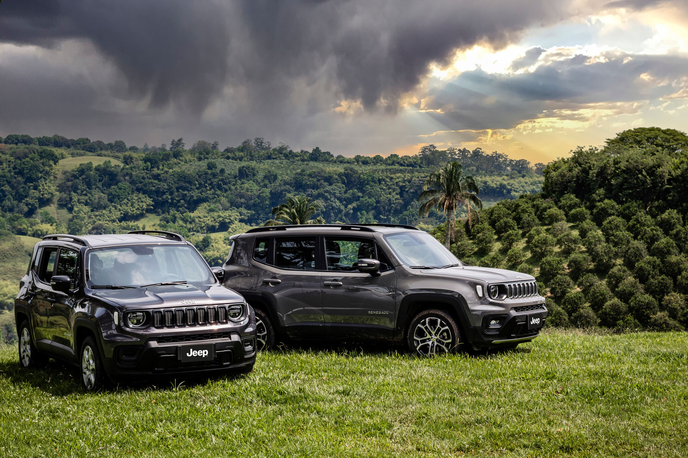 La nueva Jeep Renegade turbo está disponible en dos versiones que parten en los $129’990.000, para la versión Sport. La tope, llamada Longitude, está disponible en los $139’990.000.