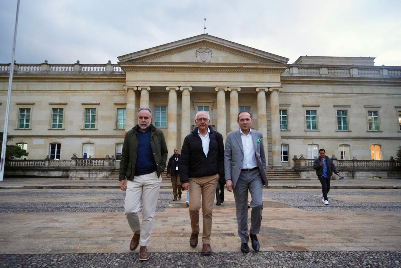 Los ministros Armando Benedetti (Interior), Guillermo Jaramillo (Salud) y Antonio Sanguino (Trabajo) radicaron el texto el pasado 19 de mayo.