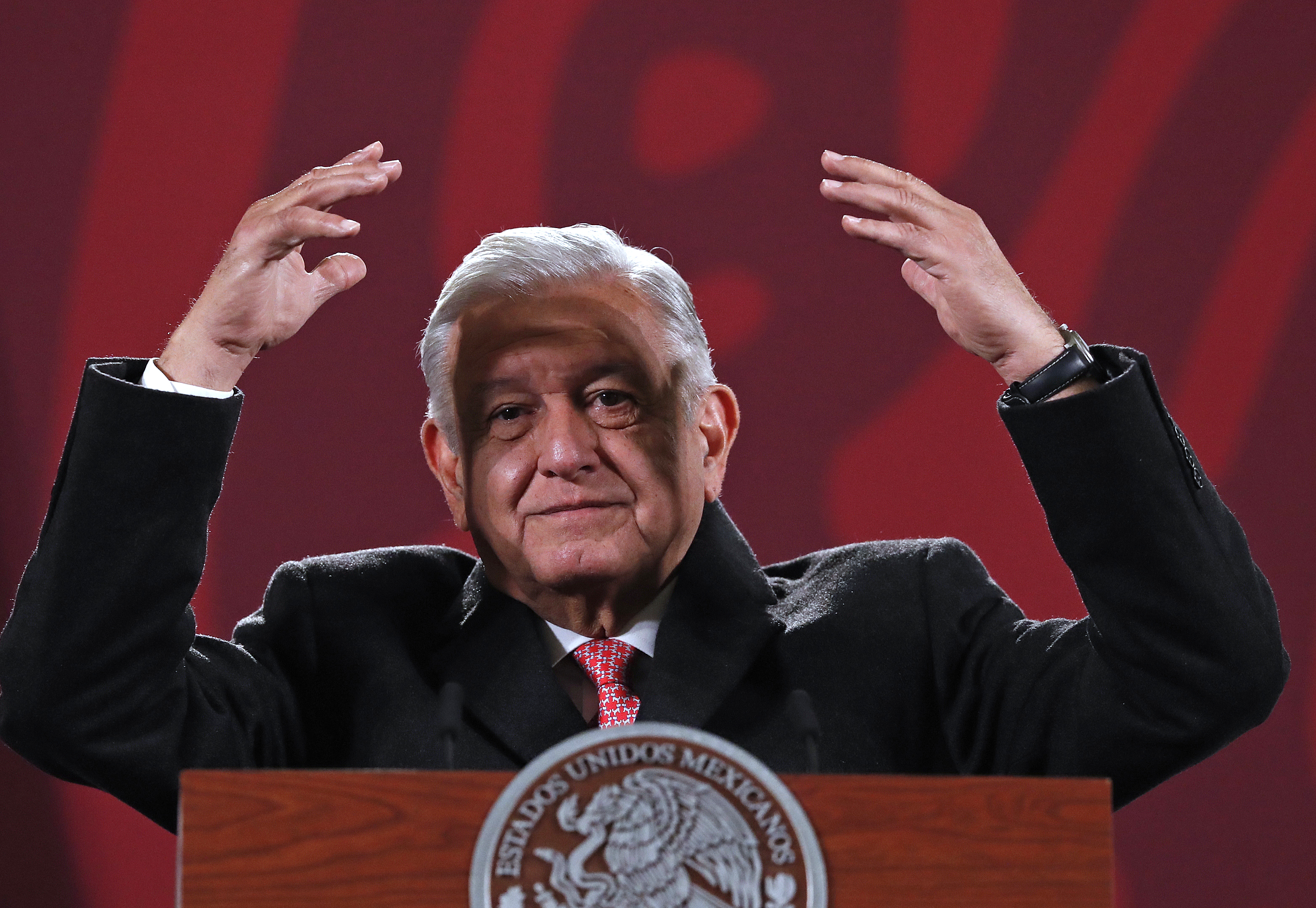 En medio del caos en Perú, México inicia trámites para dar asilo a Pedro Castillo