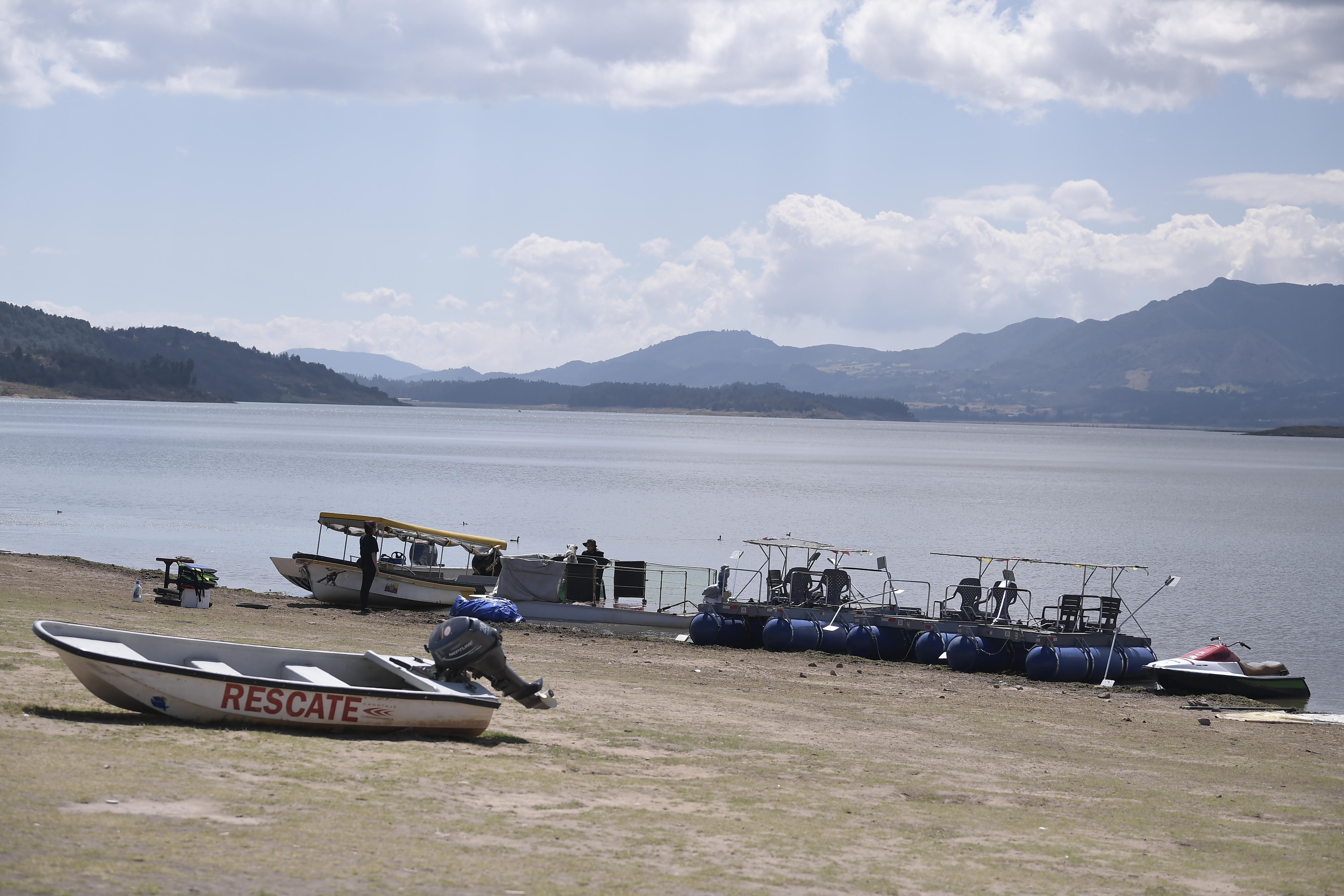 Embalse que se extiende por los municipios de Guatavita y Sesquilé, municipios ubicados al norte de Bogotá.