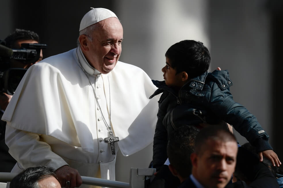 Desde explotó el escándalo, el papa Francisco ha sido acusado de no tomar acción a favor de las víctimas. / AFP