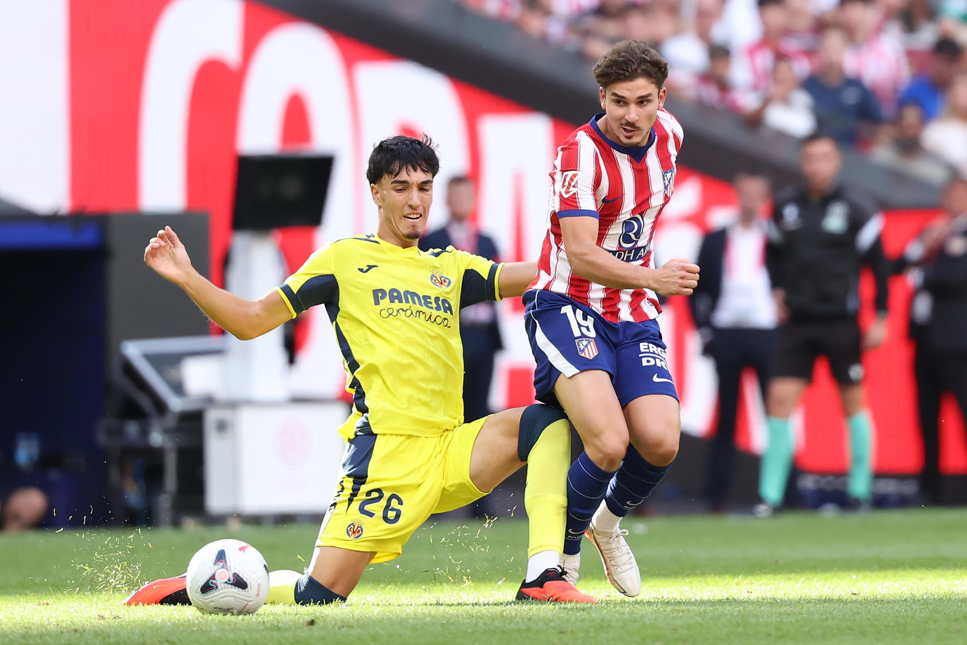 Julián Álvarez fue abucheado en el partido del Atlético y se marchó solo del campo