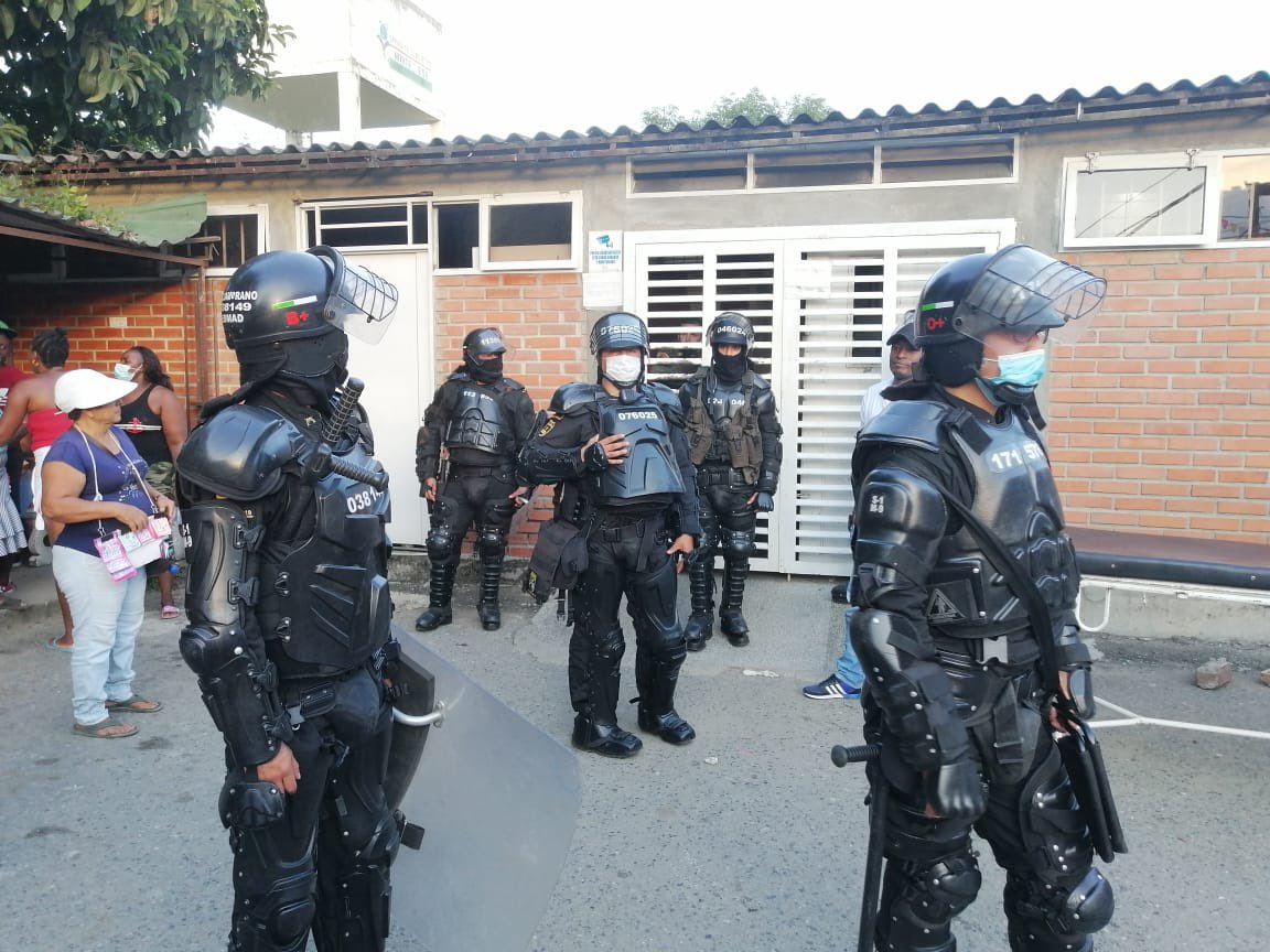 Según medios locales, luego de la explosión de la granada hubo un intercambio de disparos entre las dos bandas.