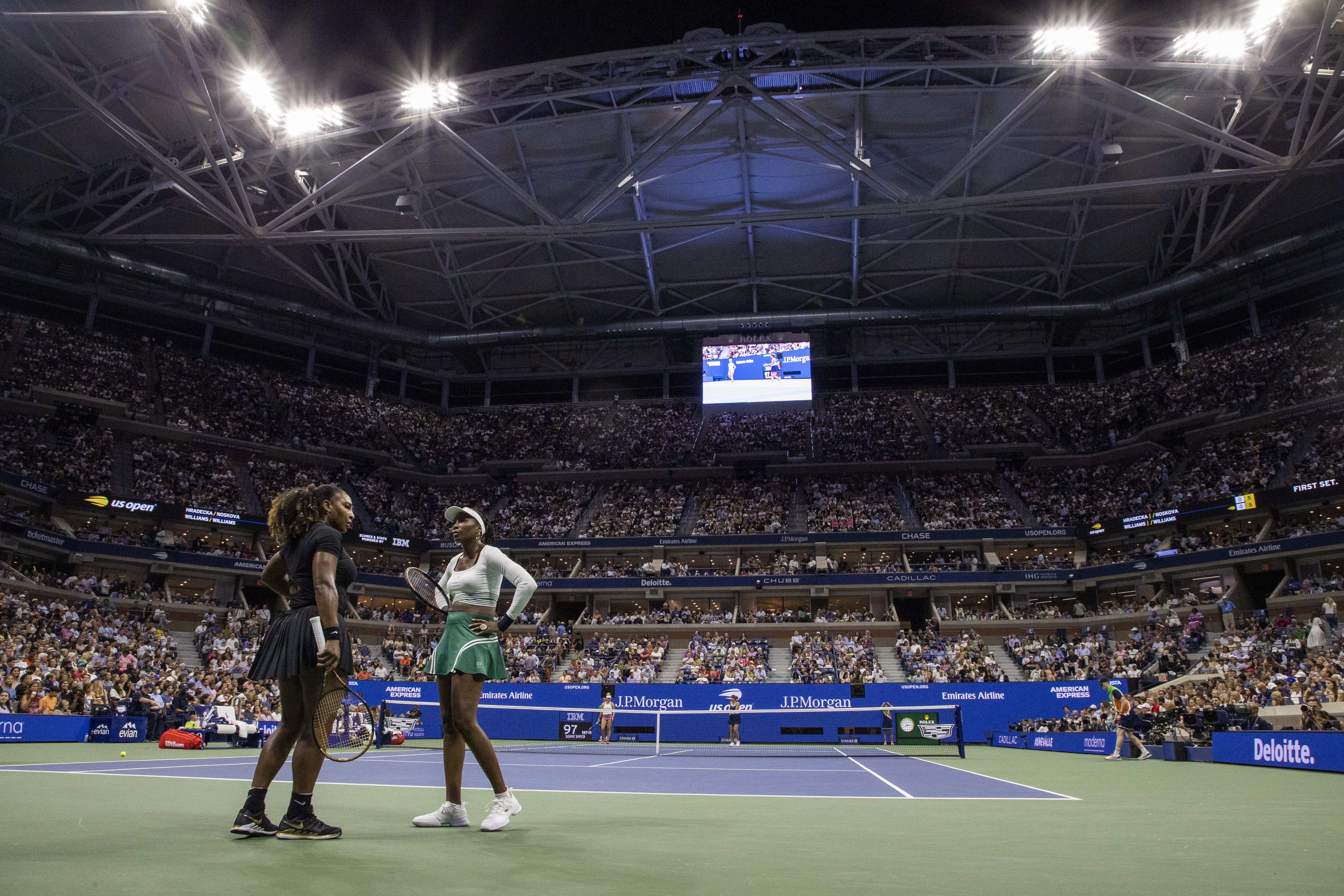 US Open: Serena y Venus Williams cayeron en su regreso como doblistas