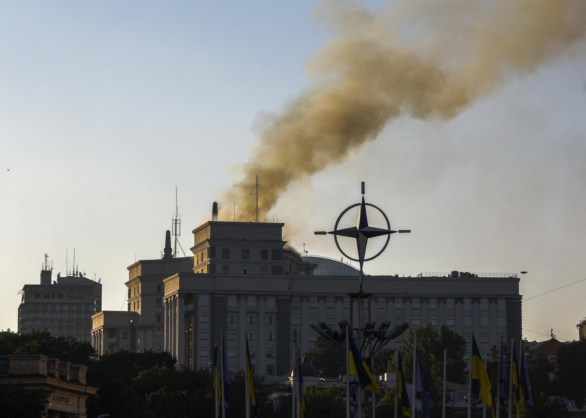 Ataque sin precedentes: Rusia abre fuego aéreo a sede de gobierno de Ucrania