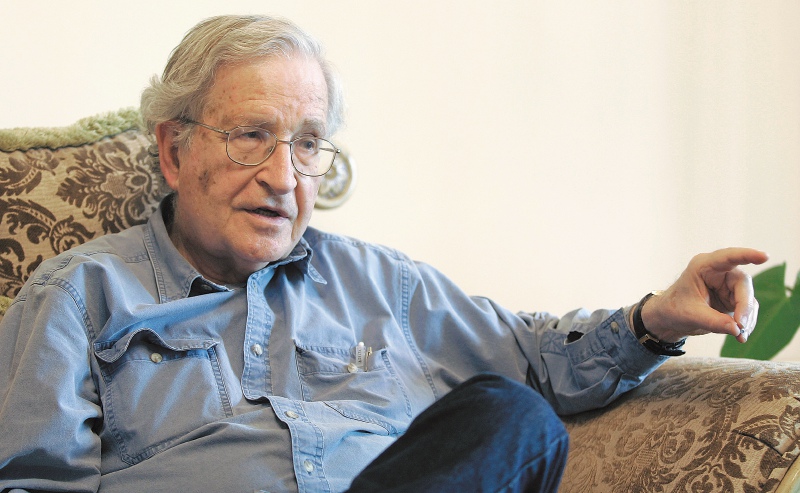 Chomsky, Naomi Klein y otros intelectuales que apoyan propuesta ambiental de Petro