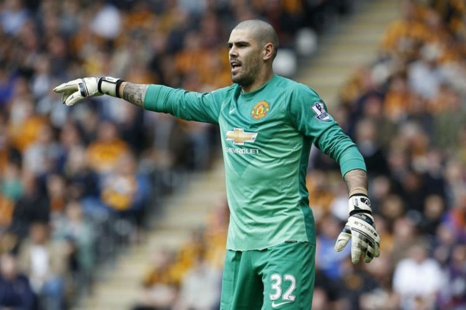 Víctor Valdés, resignado a continuar en Manchester United