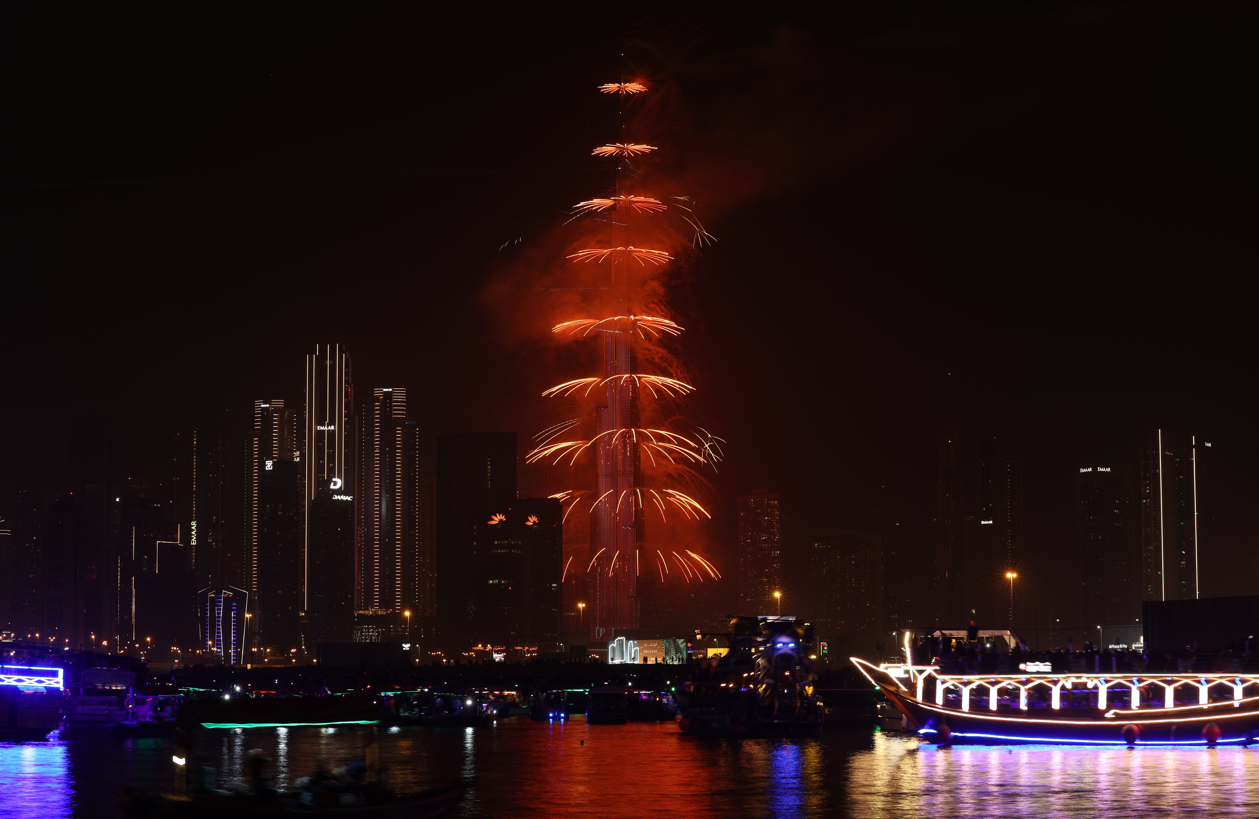 Hong Kong, Tailandia y Emiratos Árabes Unidos ya le dieron la bienvenida al 2025