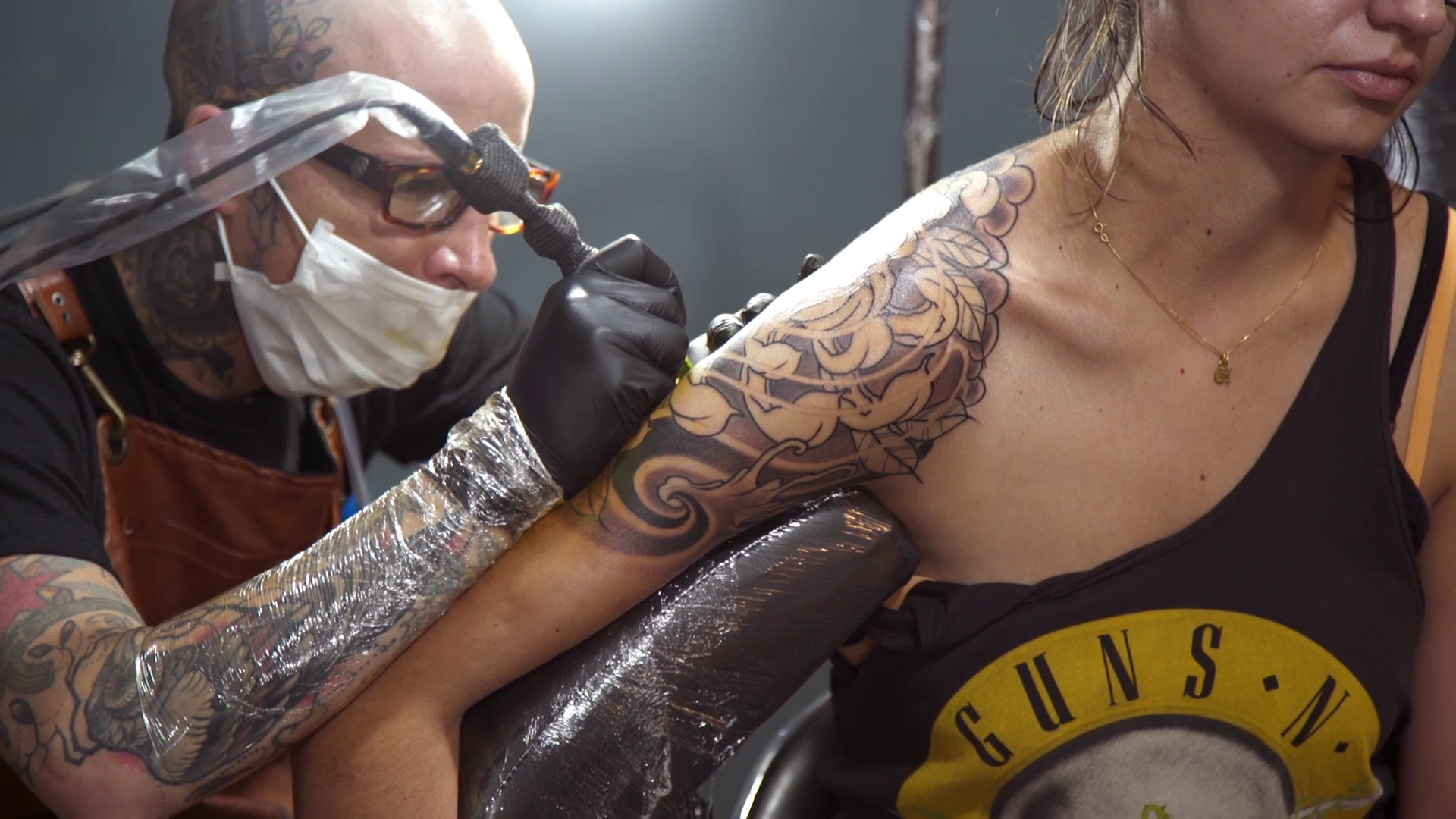 Tatuadores en Bogotá, psicólogos de la piel