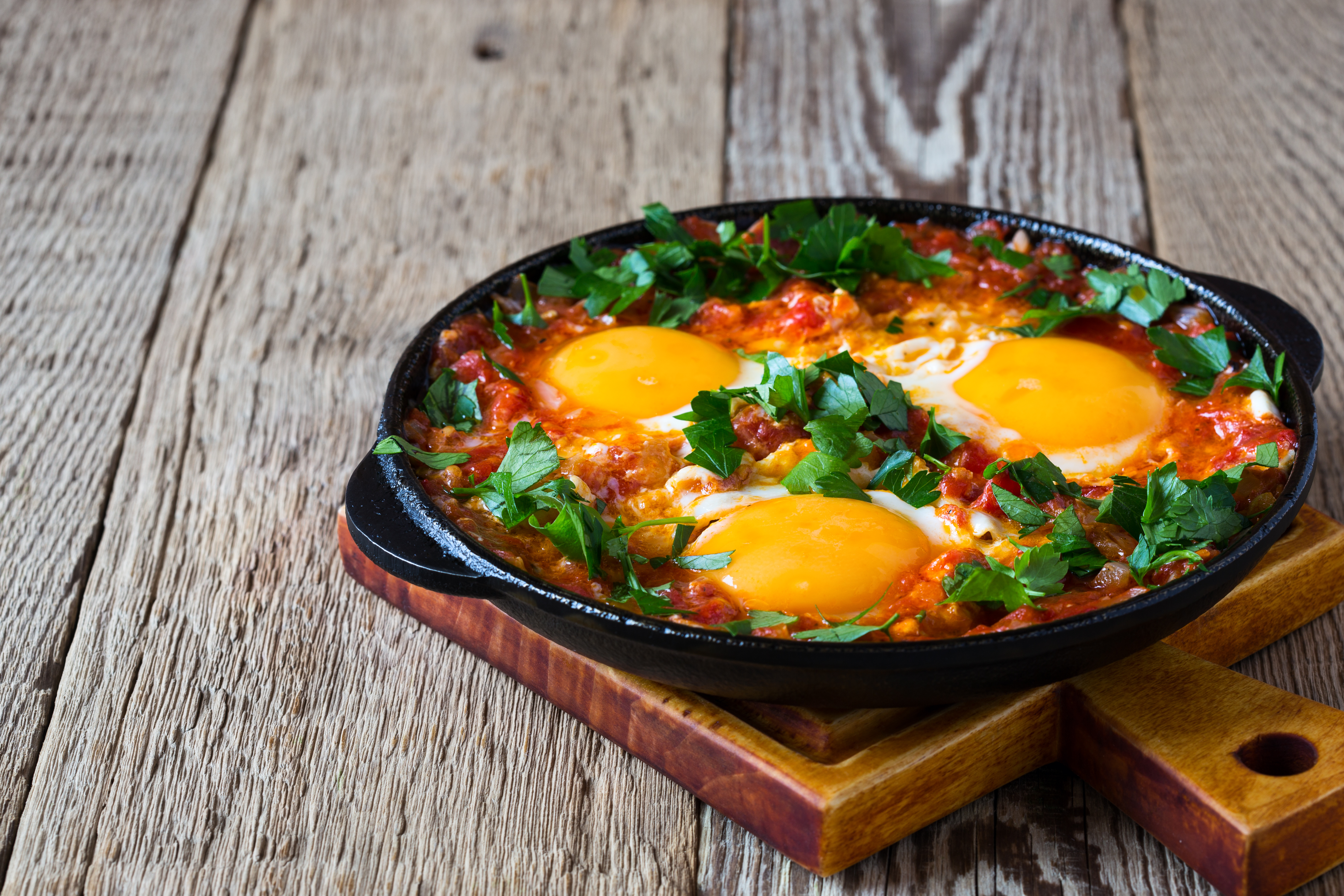 Huevos campesinos con tostadas de ajo, una receta para deleitar paladares