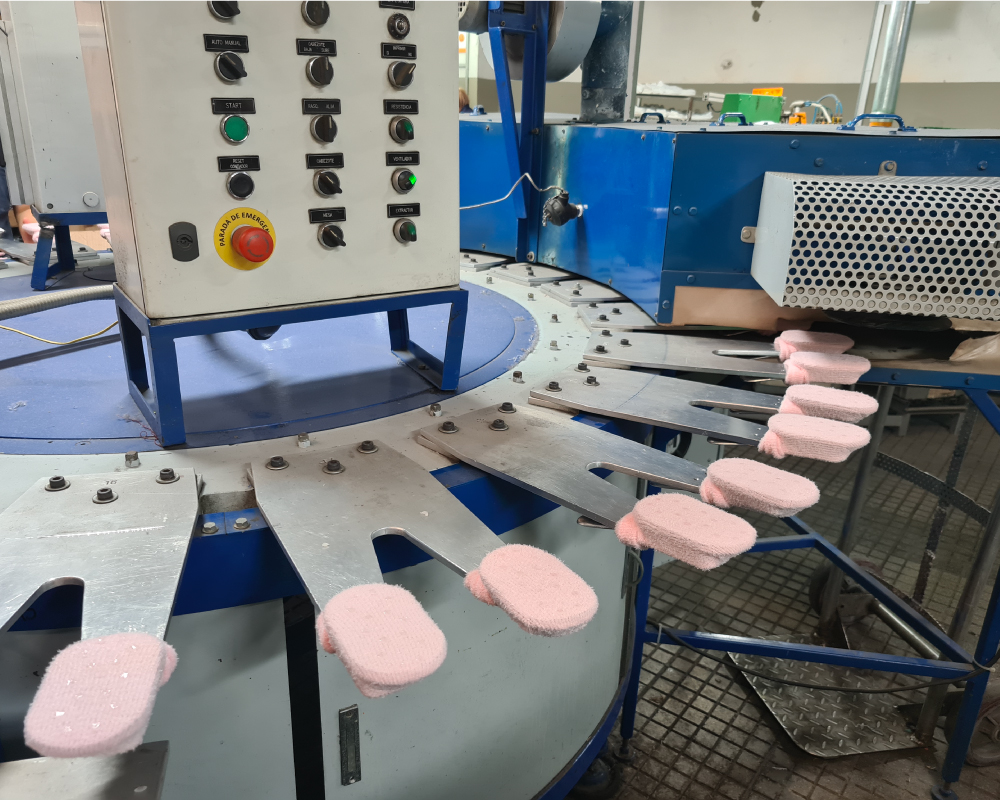 Actualmente, la empresa familiar cuenta con 250 tiendas en Colombia, presencia en 13 países de América Latina  y seis plantas manufactureras.