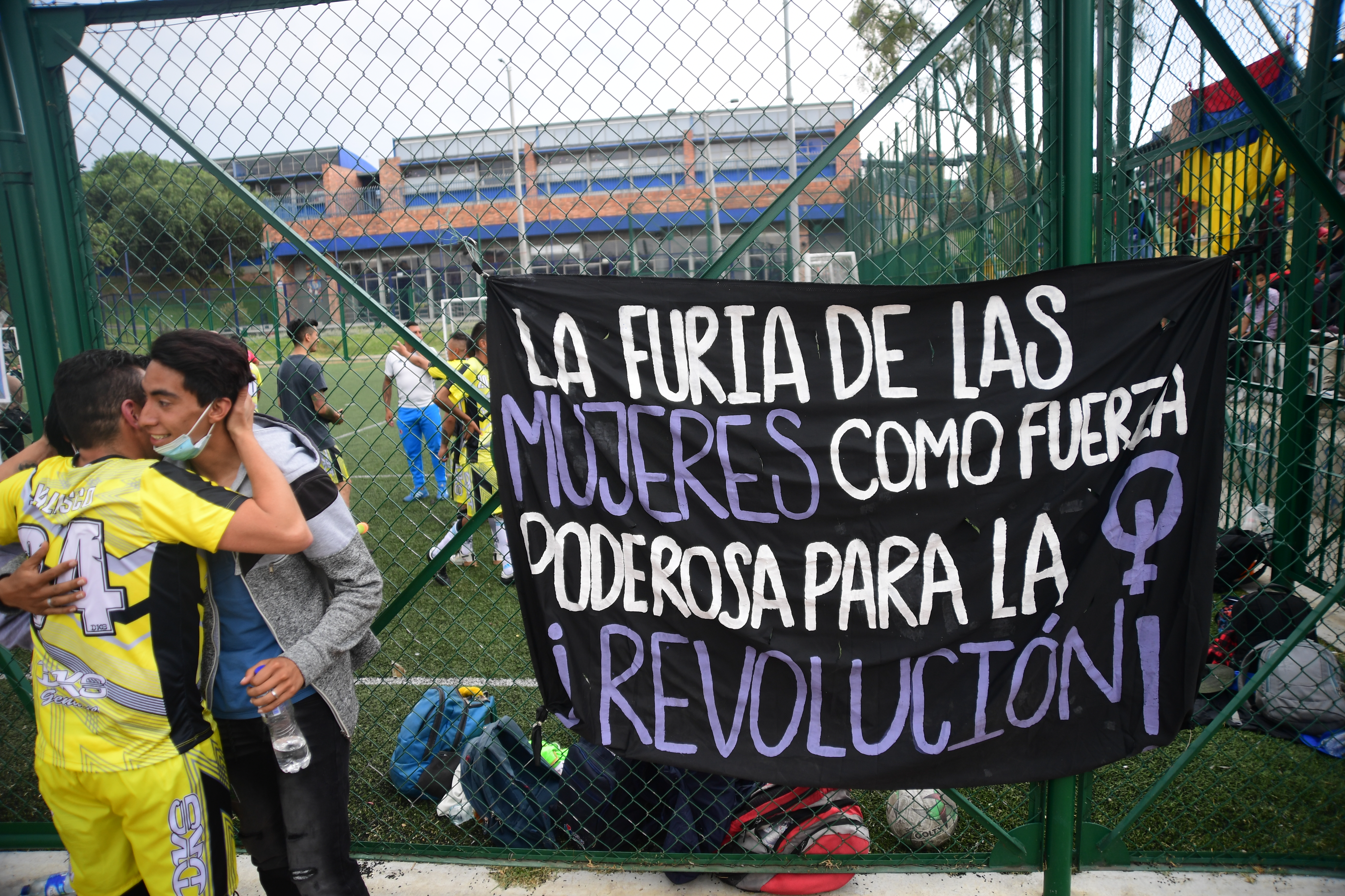 Pancarta en la jornada de protesta pacífica en Usme. Enero 28. Dice "LA furia de las mujeres como fuerza poderosa de la revolución"