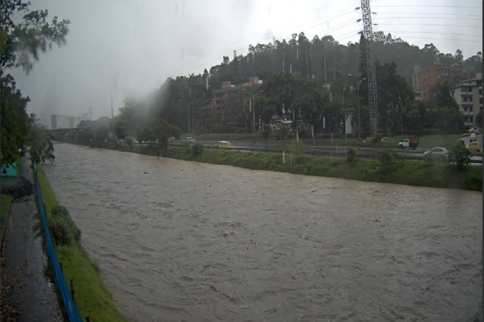 En Medellín cayeron 893 rayos en una hora