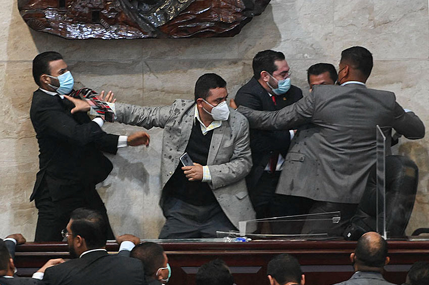 Honduras: entre puños, gritos y acusaciones de traición empezó el año legislativo