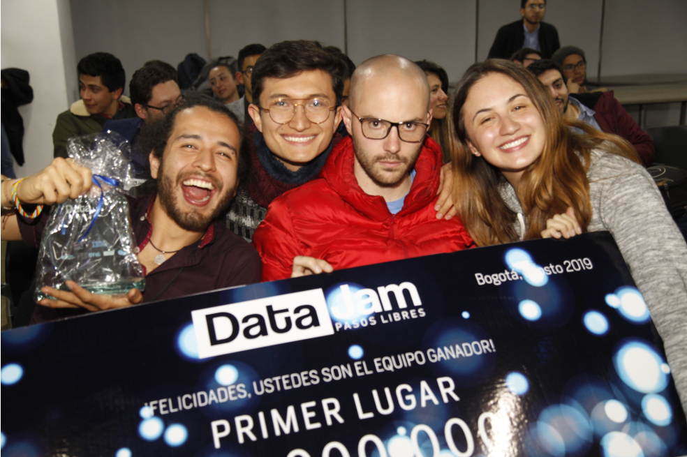Cortesía IBM. Ganadores de Datajam.