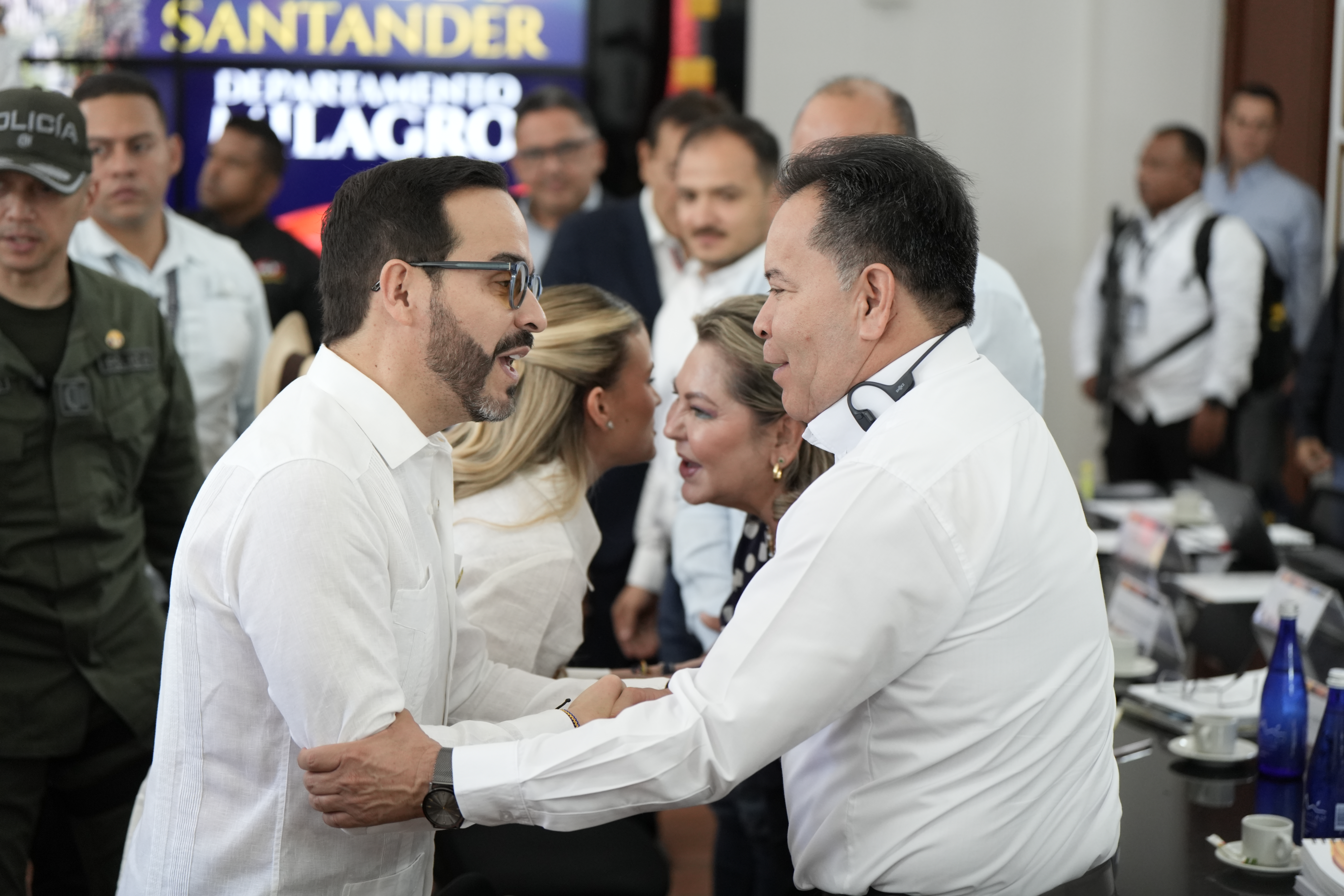 El presidente electo, Abelardo de la Espriella, y el gobernador de Norte de Santander, William Villamizar, en el empalme regional.