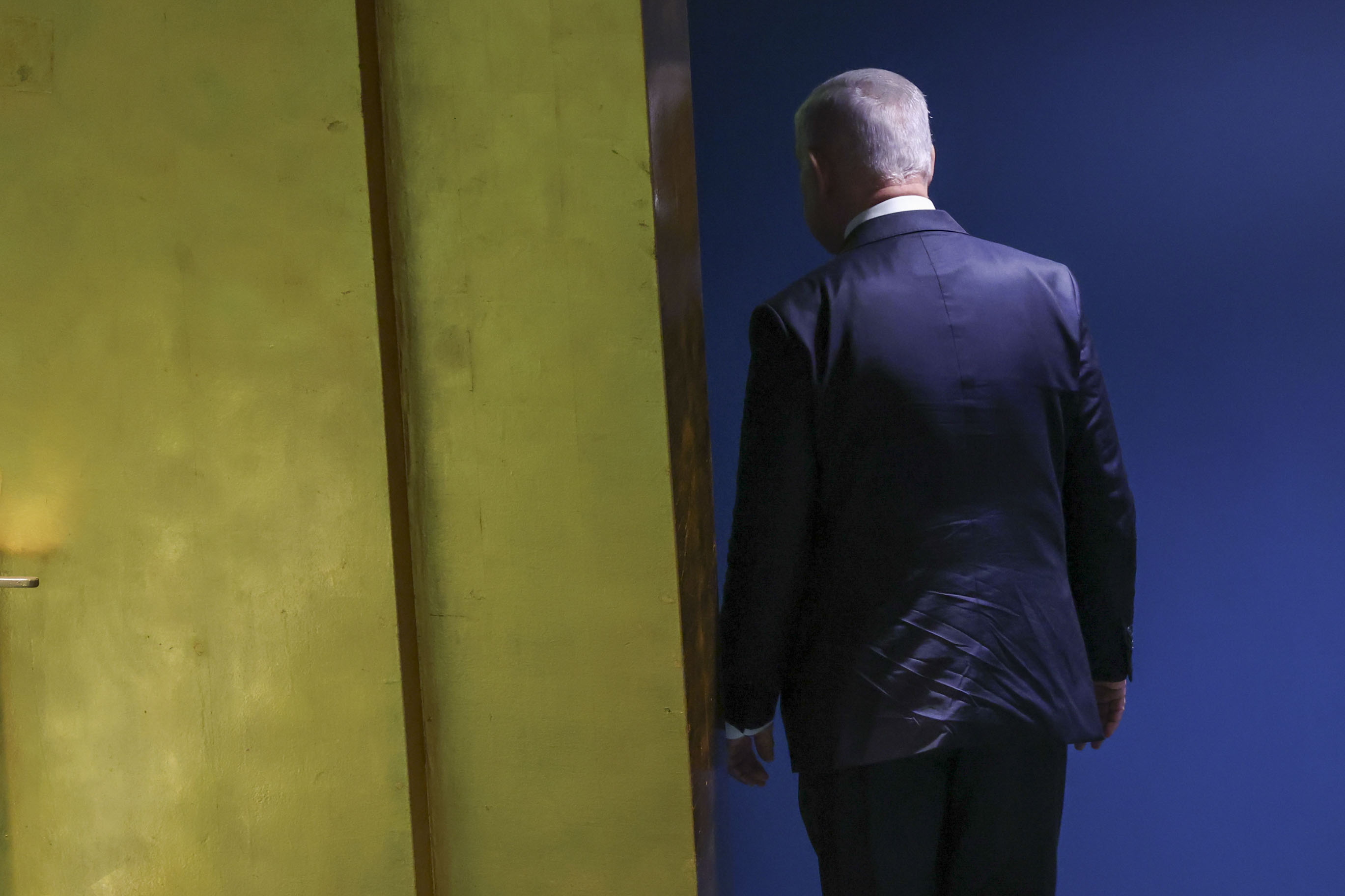 New York (United States), 27/09/2024.- Israel Prime Minister Benjamin Netanyahu leaves after his speech during the General Debate of the 79th session of the United Nations General Assembly at United Nations Headquarters in New York, New York, USA, 27 September 2024. The annual high-level General Debate gathers world leaders from 24 to 28 September, and 30 September under the theme, 'Leaving no one behind: acting together for the advancement of peace, sustainable development and human dignity for present and future generations'. (Nueva York) EFE/EPA/SARAH YENESEL