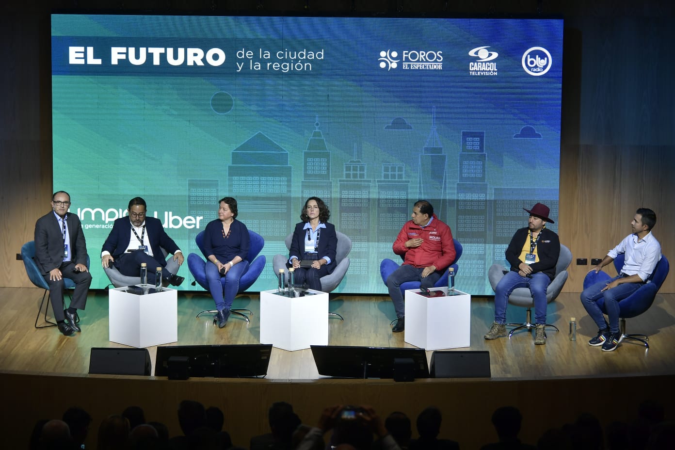Gobernación. De der a izq. Jorge Rey, Jorge Lozano, Alfredo Molina, Nancy Patricia Gutierrez, Liliana García, Yeilor Espinel y Elber Gutiérrez