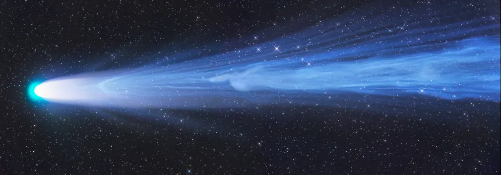 Esta es la rara imagen de un trozo de la cola de gas del cometa Leonard siendo desconectado y arrastrado por el viento solar.