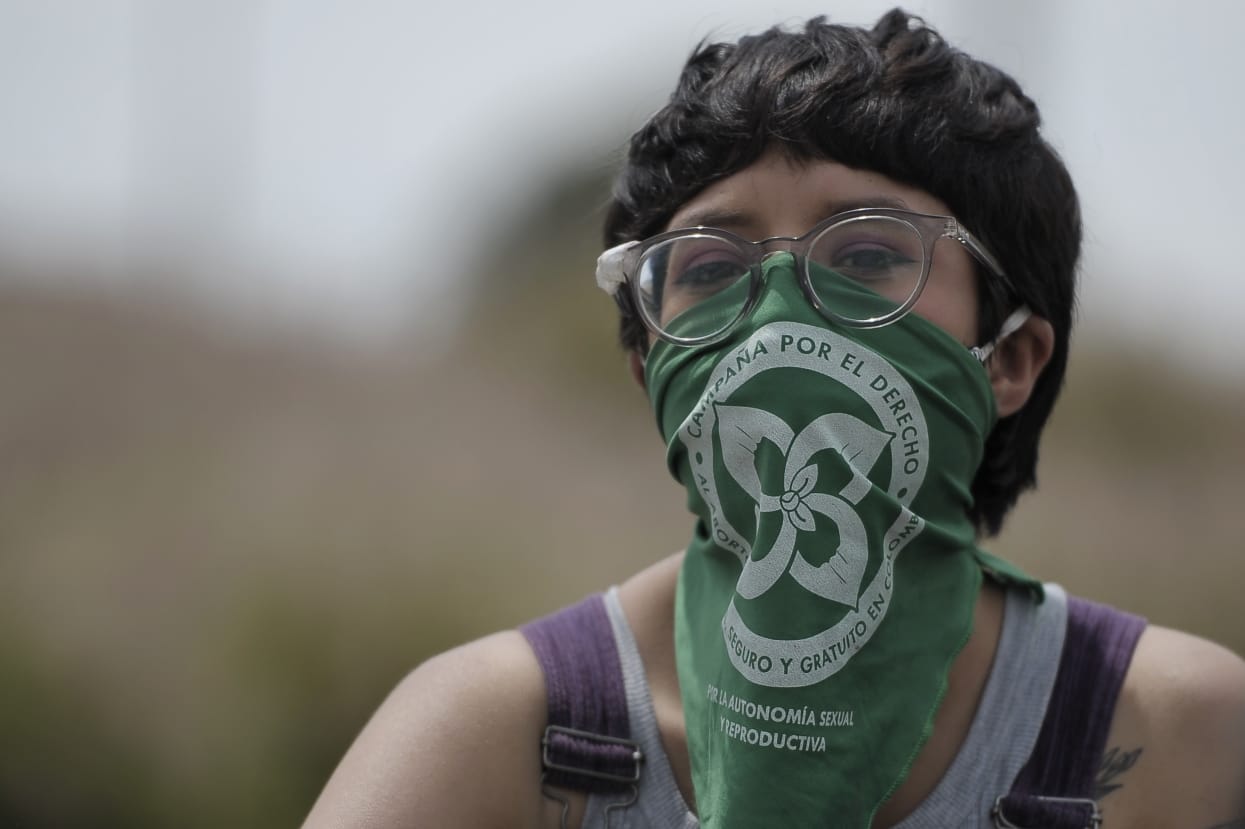 “Entre el 25 de marzo y el 10 de septiembre hubo un incremento del 101,7 % de llamadas por violencia intrafamiliar a la Línea 155, que pasó de recibir 661 llamadas en 2019 a 14.545 en 2020.