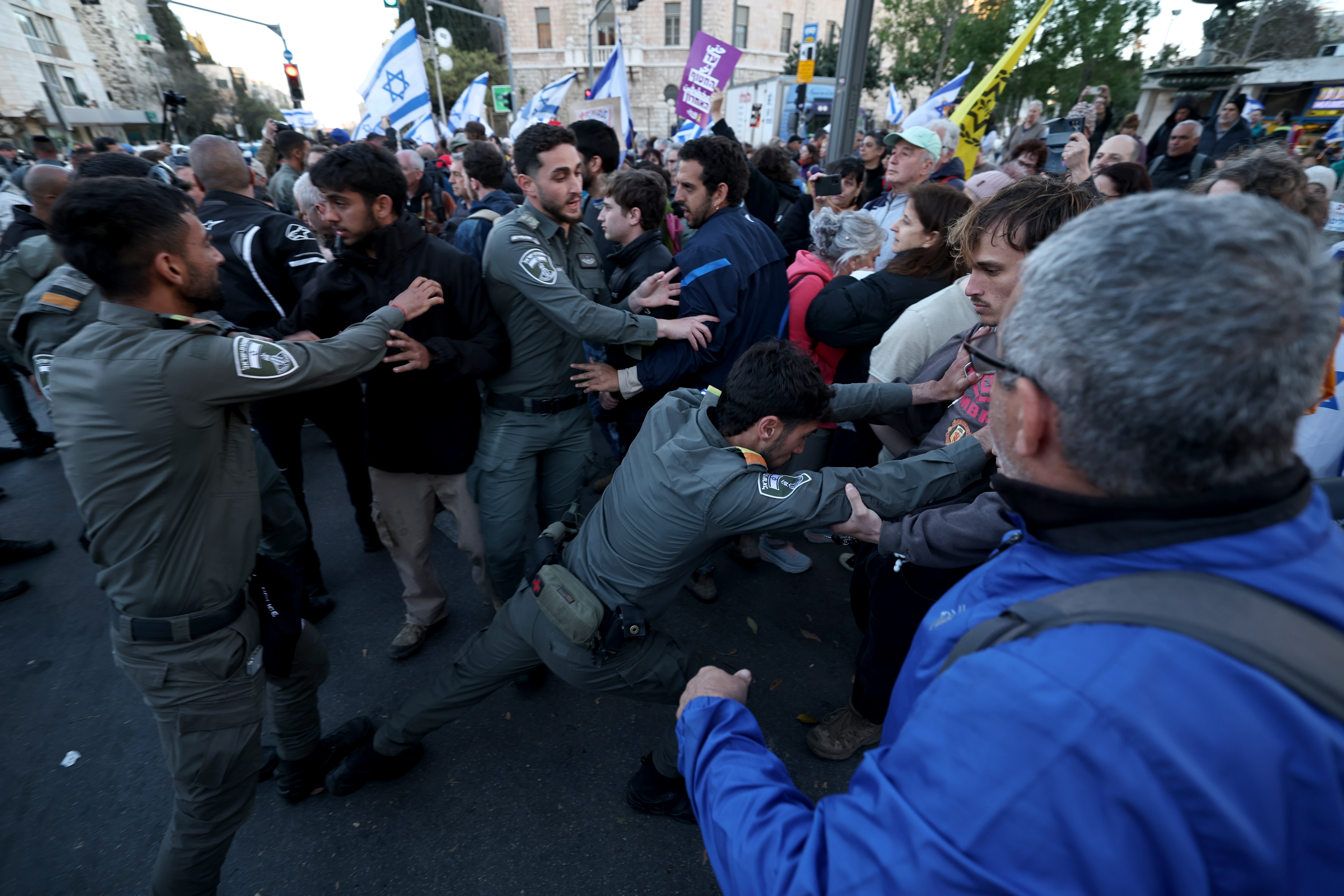 En medio de una creciente polarización, algunos temen una guerra civil en Israel
