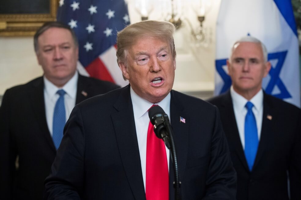 Trump firma decreto que reconoce la soberanía israelí en los Altos del Golán