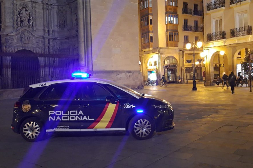Tres colombianos que robaban usando Grindr y Tinder fueron detenidos en España