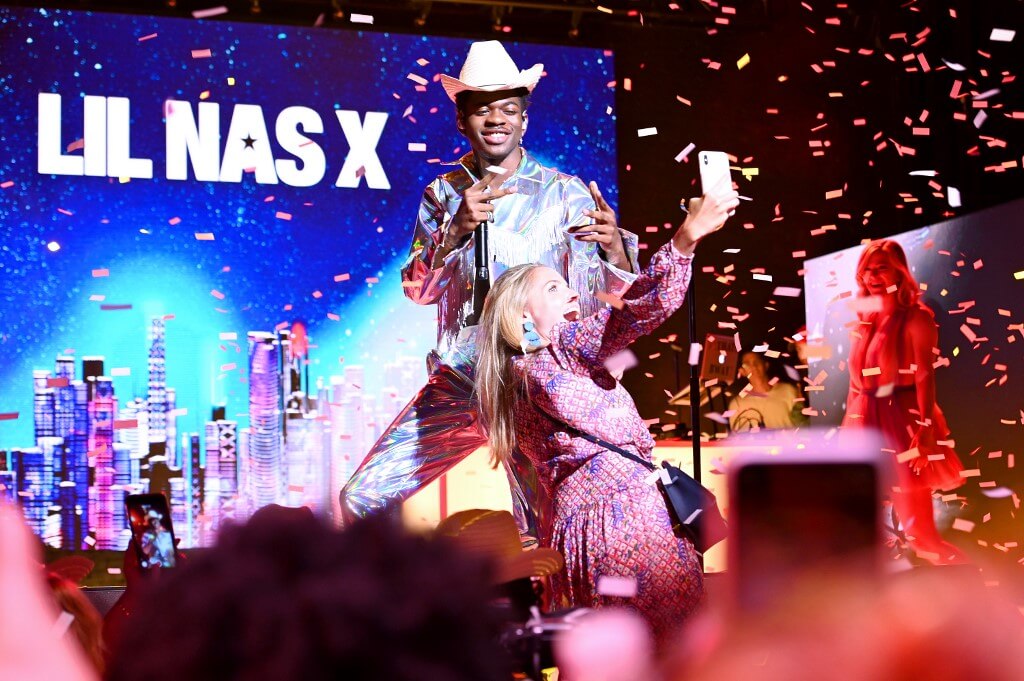 Canción de Lil Nas X destrona a "Despacito" con récord del número 1 más veterano en EE.UU.